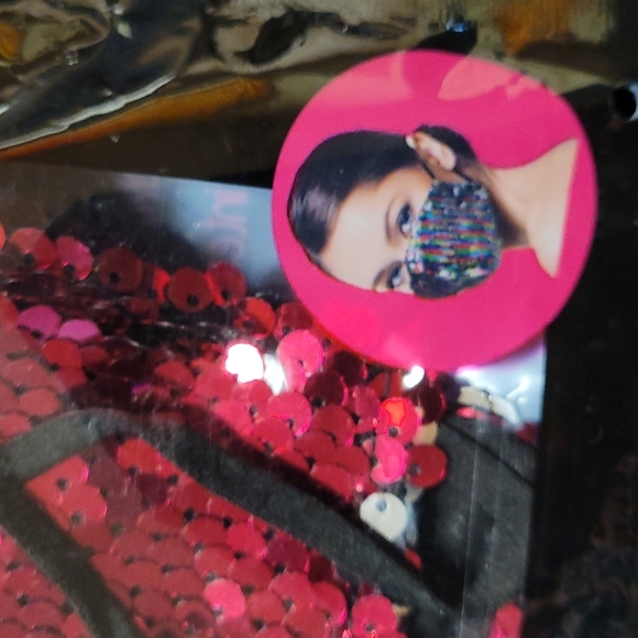 😷Adult Sparkle Mask - Picture 2 of 4